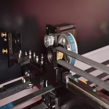kaufen Wassergekühlter CO2-Strahlschneider mit RUIDA-Steuerungssoftware, die für eine gleichmäßige Laserschneidleistung entwickelt wurde Online-Herstellung